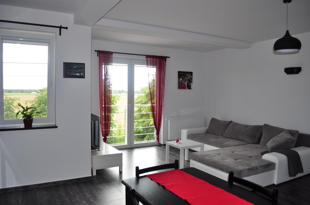 Apartament Scorpion Modlin Czosnów Eksteriør bilde