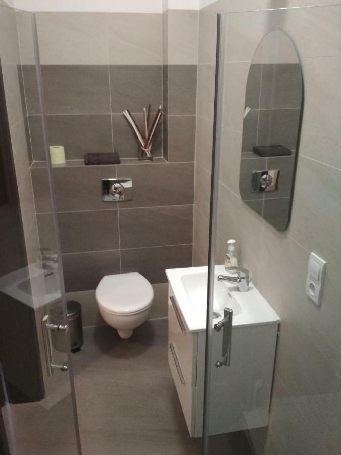 Apartament Scorpion Modlin Czosnów Eksteriør bilde