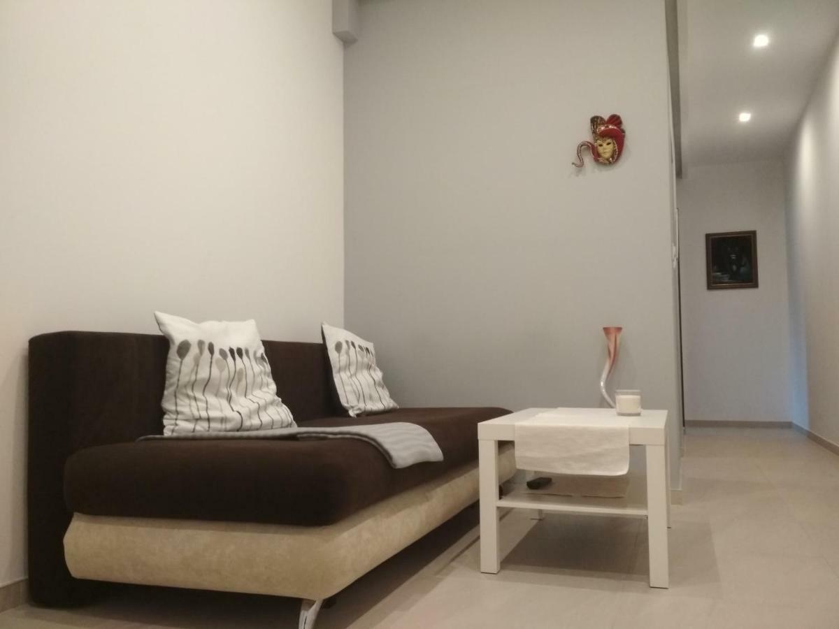 Apartament Scorpion Modlin Czosnów Eksteriør bilde